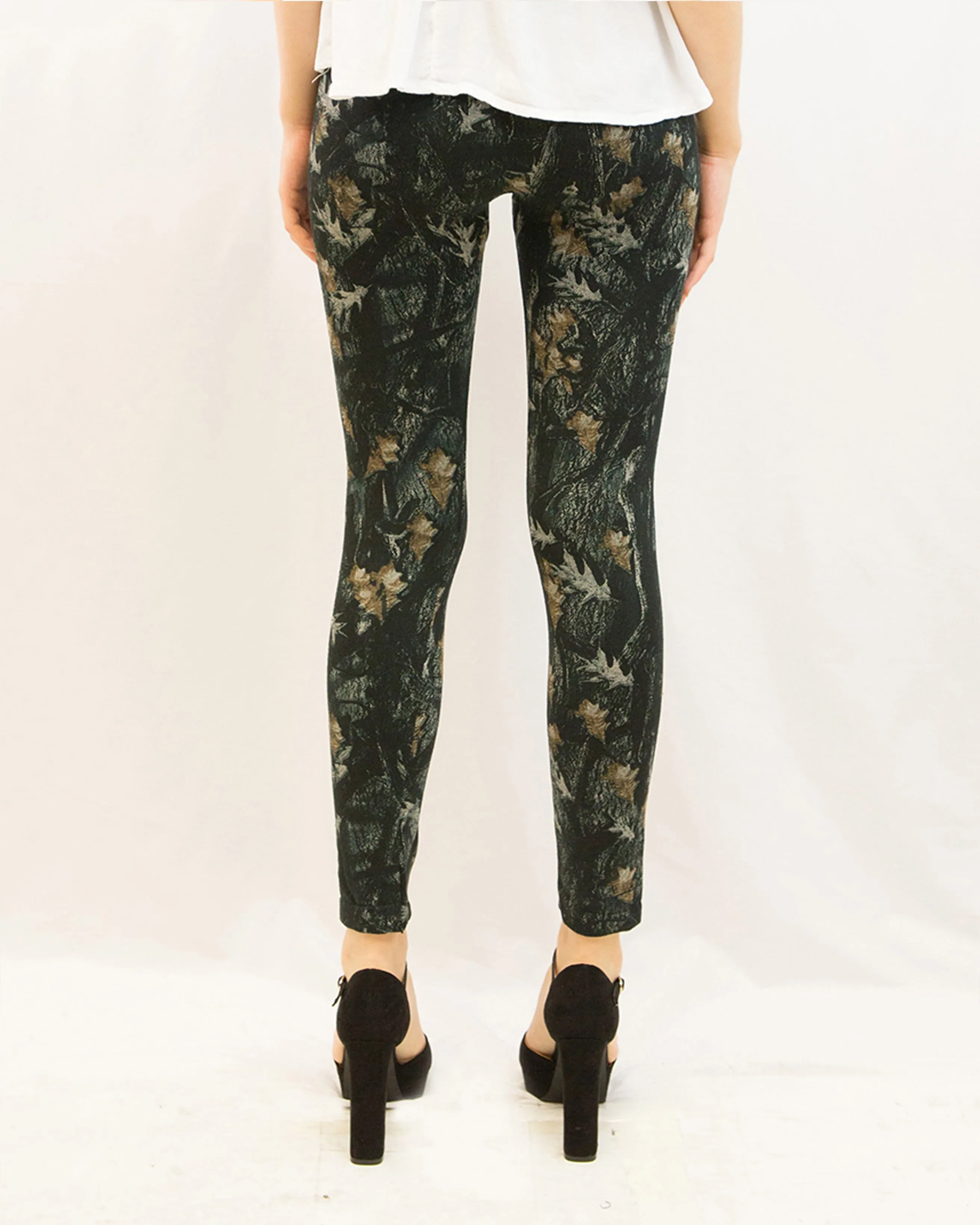 Leaves print fleece leggings